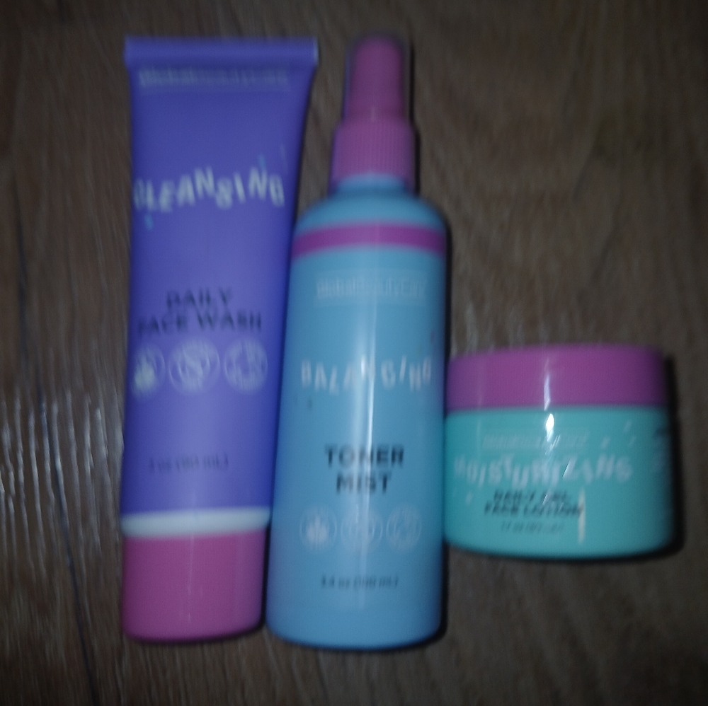Revolution Skincare Set - Purple and Blue